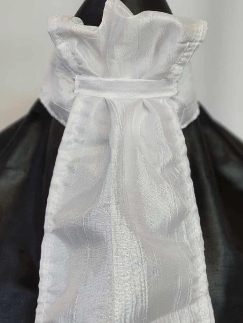 PRE-TIED EQUESTRIAN STOCK TIE ~ TAILORED IN 🇺🇸 - FREE SHIPPING! NWT!